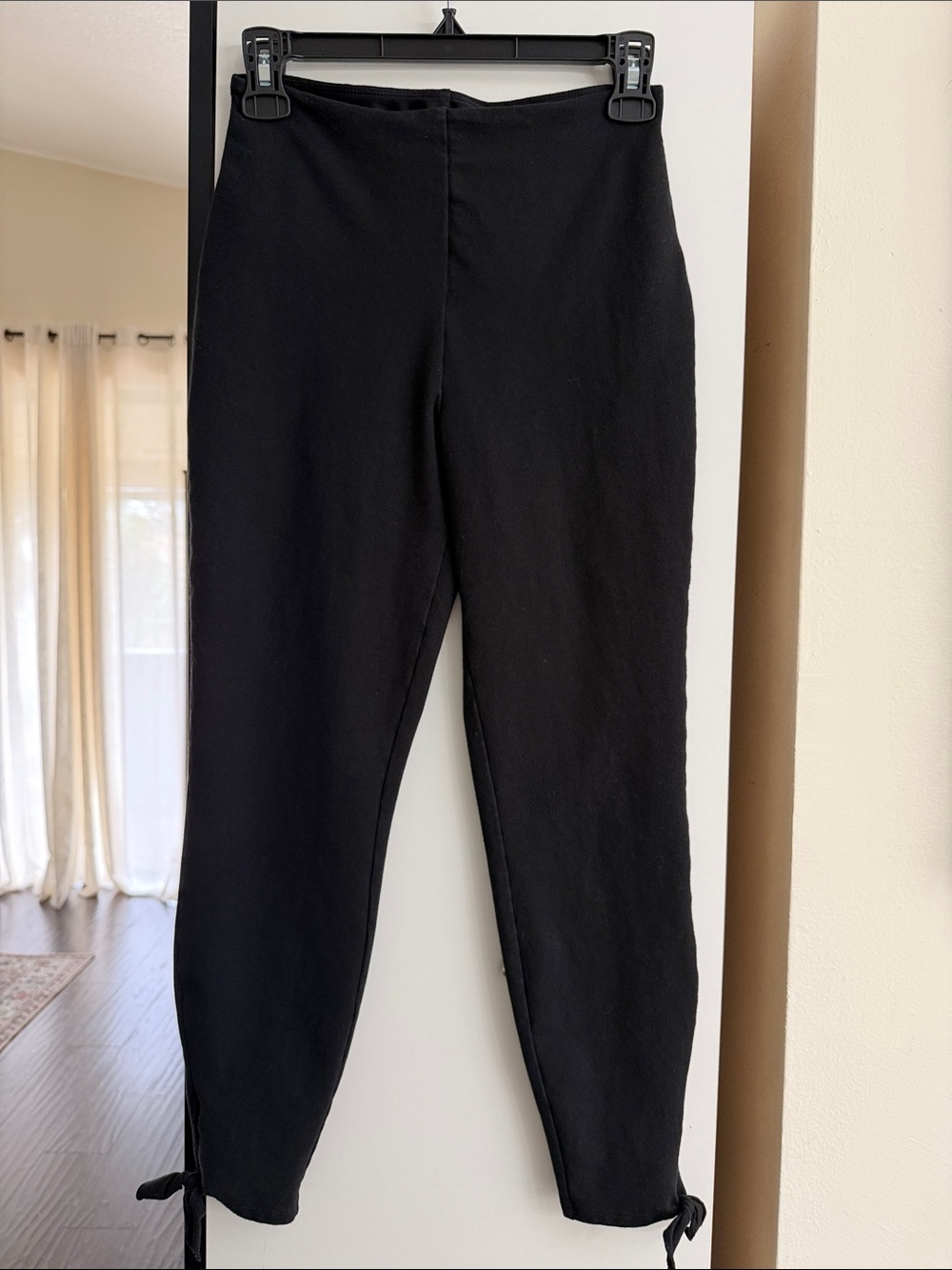 Black LYSSE Tie-Hem Ponte Leggings size small